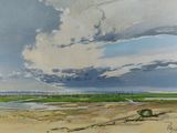 un tableau représentant un bateau sur la plage sous un ciel nuageux