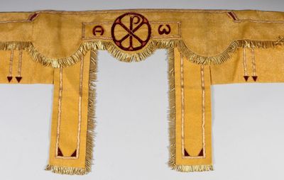 Conopée en drap d'or et franges au fil d'or, appliqué de vel…