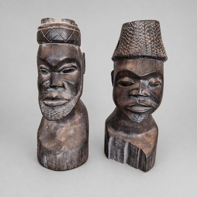 AFRIQUE DE L'OUEST Paire de statuettes en bois sculpté à pat…