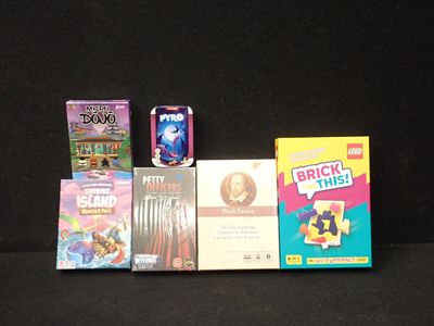 un grand nombre de livres posés sur une table