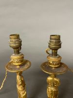 Paire de petits bougeoirs en bronze doré à décor à l'égyptie… (photo 5)
