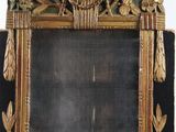 un miroir posé sur une table