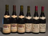 plusieurs bouteilles de vin sont alignées sur une table