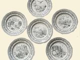 six assiettes ornées de motifs variés sur fond blanc