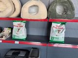 de nombreux articles qui se trouvent sur les rayons du magasin