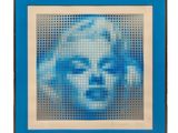 une image représentant une photo de Marilyn Monroe dans un cadre bleu