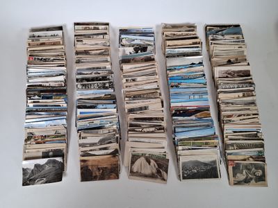 un grand nombre de livres empilés les uns sur les autres
