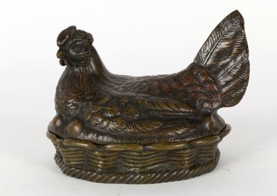 École française vers 1900 Boite en bronze à décor d'une poul…