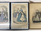 trois photos encadrées représentant des femmes en robe, exposées dans une pièce