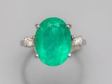 bague ovale en émeraude et diamant