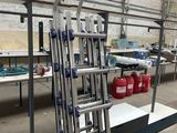 une échelle posée au milieu d'une pièce
