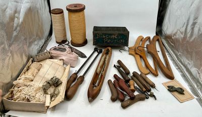 57 / CH-A3 / Lot des artisans composé de deux important…