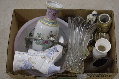 a box full of vases and other items that are in it