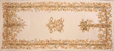 un tapis blanc orné d'un motif floral