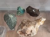 many different types of rocks on display in a glass case
