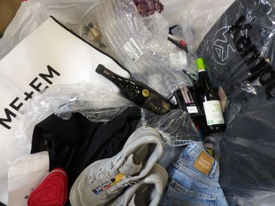 a lot of items that are sitting on the floor