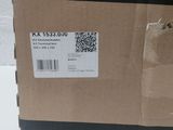 La boîte est ouverte et prête à être remplie avec le nouveau produit.
