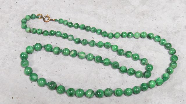 Collier de perles type jade
