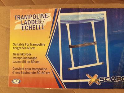une image représentant une boîte en carton sur laquelle figure l'illustration d'une échelle