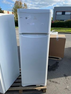 Réfrigérateur avec congélateur INDESIT Tan25