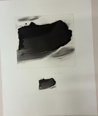 une photo d'une peinture en noir et blanc sur papier