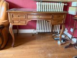 a desk with a mirror on top of it in a room