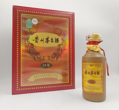 chinese medicine bottle with chinese writing on it next to a box of medicine