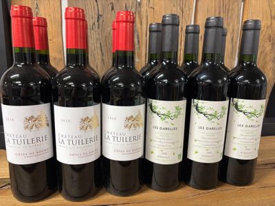12 bouteilles de vin rouge, comprenant :
