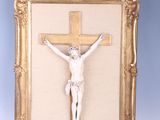 une vieille photo représentant un crucifix sur lequel figure une croix