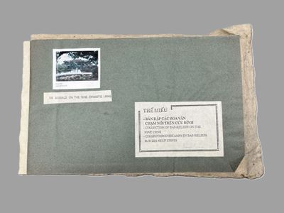 une photo d'un vieux livre sur lequel figure une illustration