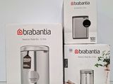 deux cartons contenant des machines à café Brabantia posés sur une table