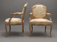 Paire de fauteuils à la Reine en bois mouluré, sculpté et re… (photo 2)
