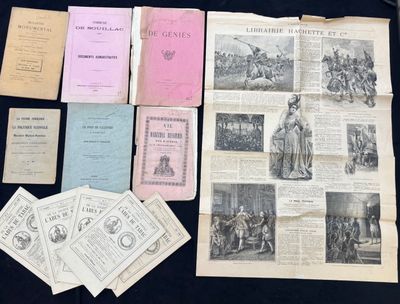 quelques vieux papiers et brochures sont posés sur une table