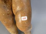un gros plan sur un tube de pommes de terre sur lequel est collé un autocollant