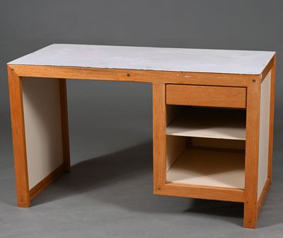 André SORNAY Bureau à structure en acajou avec caisson à deu…
