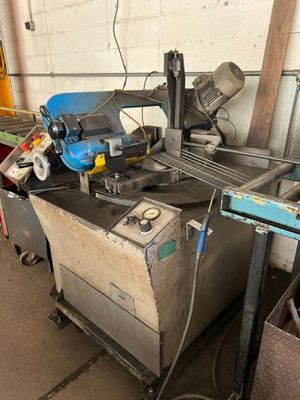 a machine that is sitting in a garage