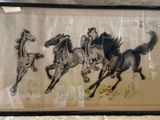 une photo représentant trois chevaux au galop