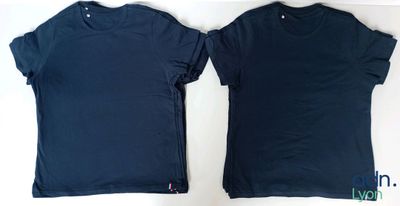 deux t-shirts munis de fermetures éclair à l'avant et à l'arrière
