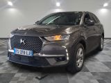l'avant d'un SUV de couleur sombre garé dans un garage
