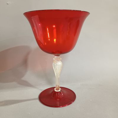 Grande coupe sur pied en verre souflé bicolore, rourge,