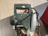 a machine that is sitting on the floor in the room