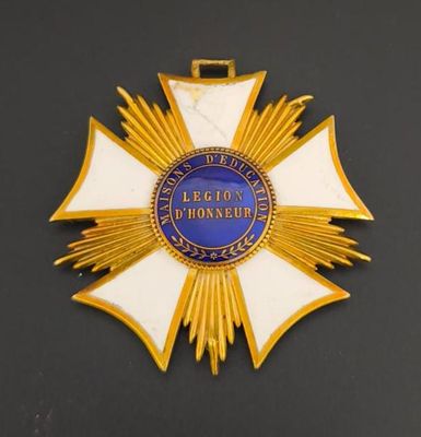 an image of a medal with a star on it
