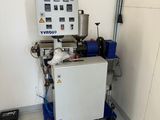 une machine qui se trouve dans le coin d'une pièce