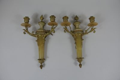 Suspension avec une coupe en verre moulé pressé et satiné à …