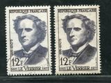 deux timbres sur lesquels figurent les portraits d'un homme et d'une femme