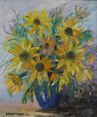 tableau représentant des tournesols dans un vase bleu posé sur une table