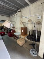 Lampadaire à lumière déportée, montant chromé et base circul…