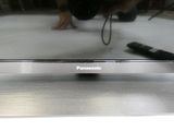 un téléviseur Panasonic posé sur un comptoir