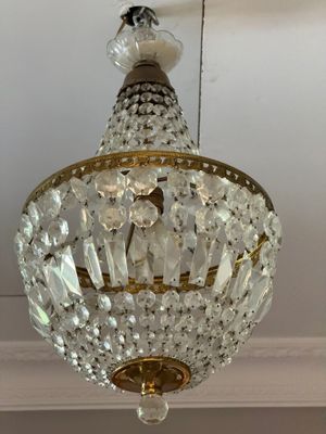 Lustre de forme corbeille en laiton ajouré et décor de rangs…