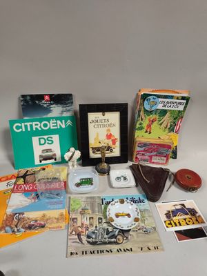 plusieurs objets posés ensemble sur une table